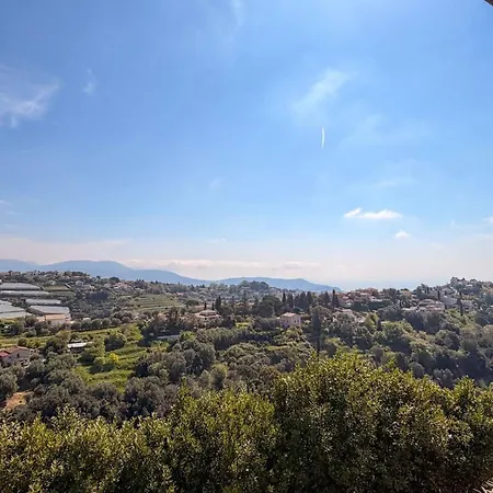 Beautiful With Sea & Mountain View And Pool 度假居 *